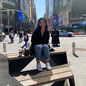 Meet your Posher, Adriana